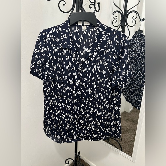 Coldwater Creek NWOT blue and White Floral Blouse - Picture 2 of 7